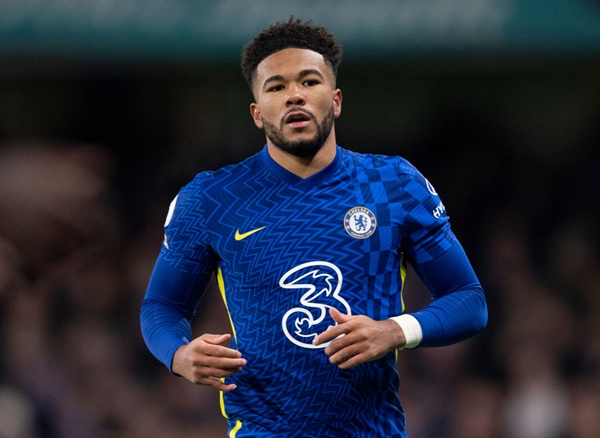 Hậu vệ phải - Reece James: Tuyển thủ Tam Sư là một trong những cái tên thi đấu ấn tượng nhất ở mùa giải năm nay.