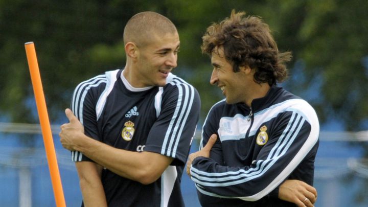 Benzema vượt mặt huyền thoại Raul Gonzalez.