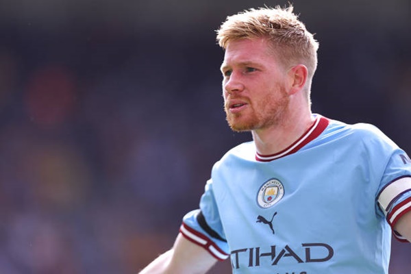 =7. Kevin de Bruyne (92 kiến tạo) - Tiền vệ người Bỉ được mệnh danh là "Vua kiến tạo" tại Premier League nhiều năm qua. De Bruyne có lẽ sẽ sớm cải thiện vị trí của mình trong danh sách này.