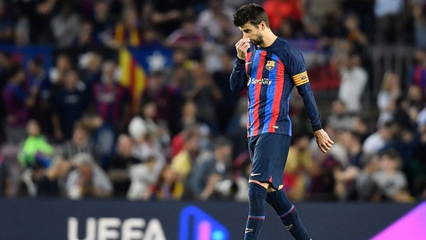 Pique có màn trình diễn tệ hại.