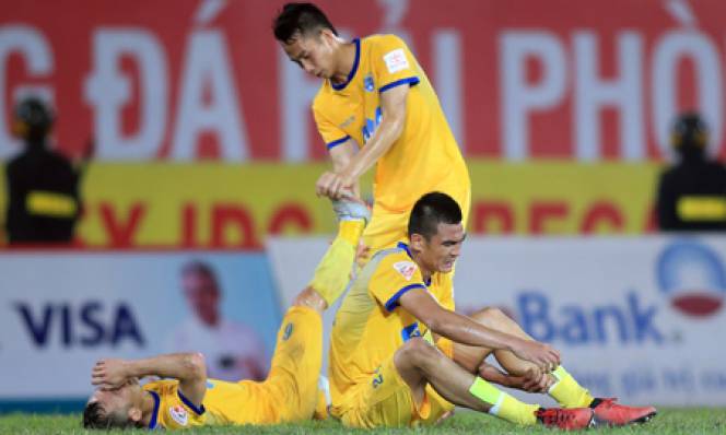 Các cầu thủ Thanh Hóa đã thi đấu đến kiệt sức.