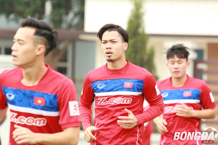 Công Phượng xuất hiện với hình ảnh bụi bặm và trưởng thành. Anh và các đồng đội tại HAGL đang có phong độ rất cao.