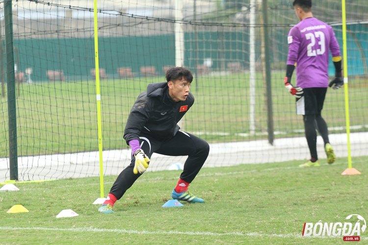 Thủ thành Tiến Dũng trở thành ứng viên số 1 trong khung gỗ của ĐT U23 Việt Nam sau khi Minh Long bị loại do chưa có thể lực tốt nhất.