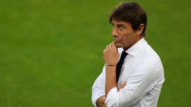 Bị loại khỏi Champions League sớm khiến HLV Conte chịu rất nhiều sức ép về thành tích của Inter ở Serie A.