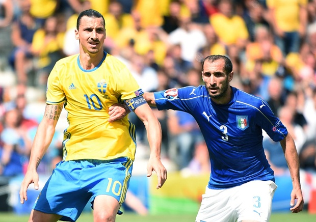 Ảnh bài viết Ibrahimovic suýt tẩn Chiellini ra bã