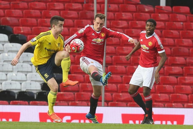 Ảnh bài viết Điểm tin tối 18/06: Chốt tương lai Vardy; Mourinho làm rõ chuyện đi ở của Phil Jones