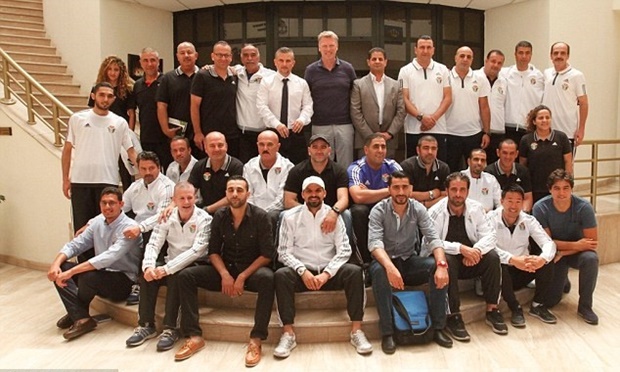 David Moyes chụp hình giao lưu, kết thúc buổi diễn thuyết. Ảnh: Internet.