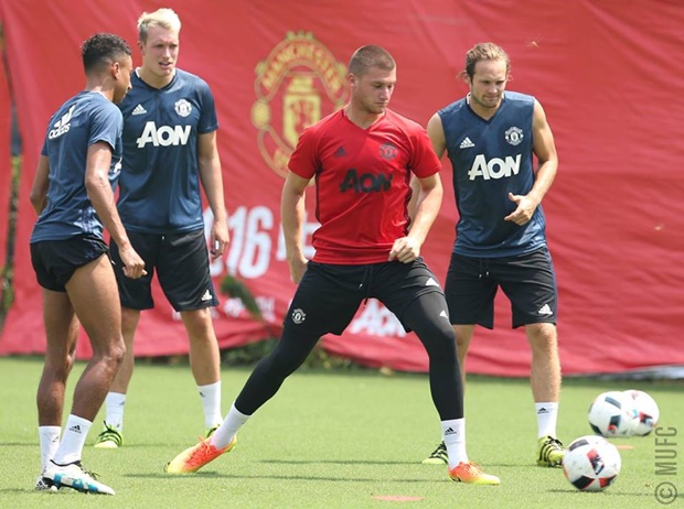 Ảnh bài viết Chùm ảnh: Thua Dortmund, Mourinho bắt học trò cày ải dưới nắng nóng