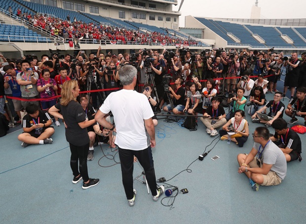 Ảnh bài viết 'Chuyến đi bão táp' của Mourinho và học trò