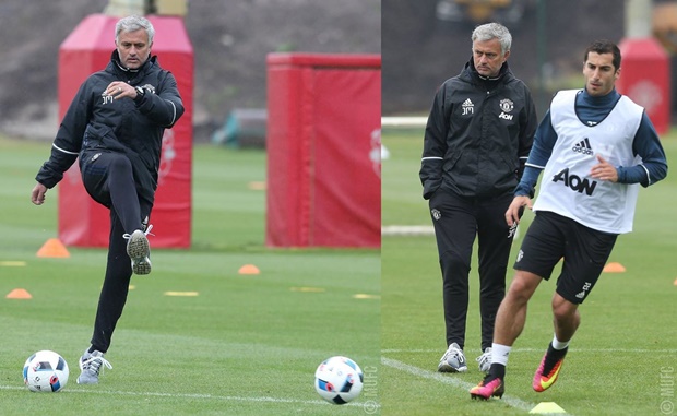 HLV Jose Mourinho cùng tân binh Mkhitaryan.