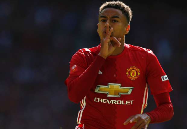 Ảnh bài viết Đá dở tệ, Jesse Lingard vẫn nhận 'quà' từ M.U