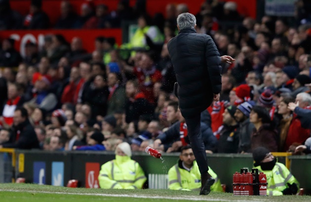 Mourinho chỉ bị cấm chỉ đạo 1 trận.