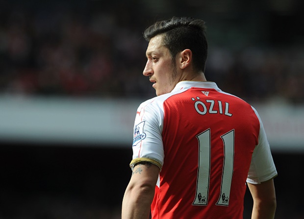10. Mesut Oezil (Arsenal): Tạo cơ hội: 45 - Kiến tạo: 3 - Tạo cơ hội mỗi 90 phút: 2,84- Cơ hội chuyển hóa thành bàn: 6,67%.