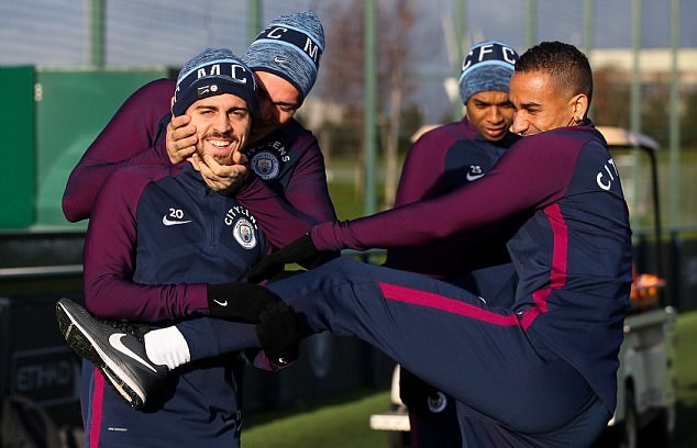 Các cầu thủ Man City tỏ ra khá thoải mái trước trận gặp Tottenham.
