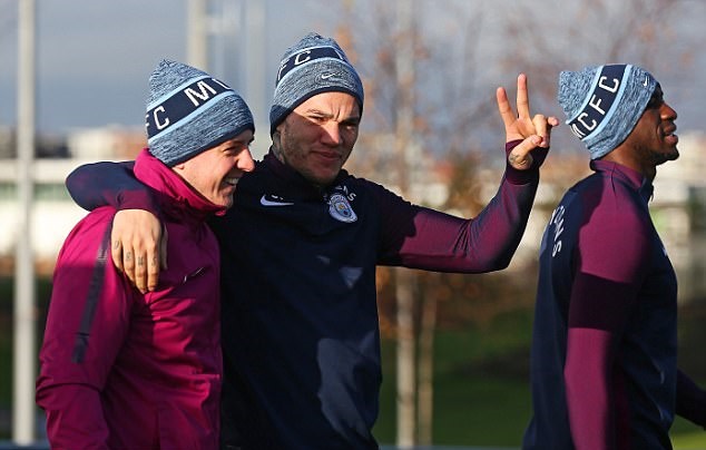 Tiếng cười đã xuất hiện ở mọi ngõ ngách trên sân tập Man City.