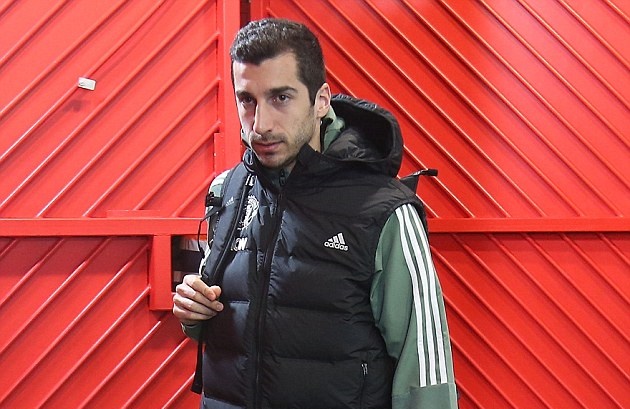 M.U đã chấp nhận trả lương từ giờ cho đến hết mùa 2018/19 (18 tháng) cho Mkhitaryan.