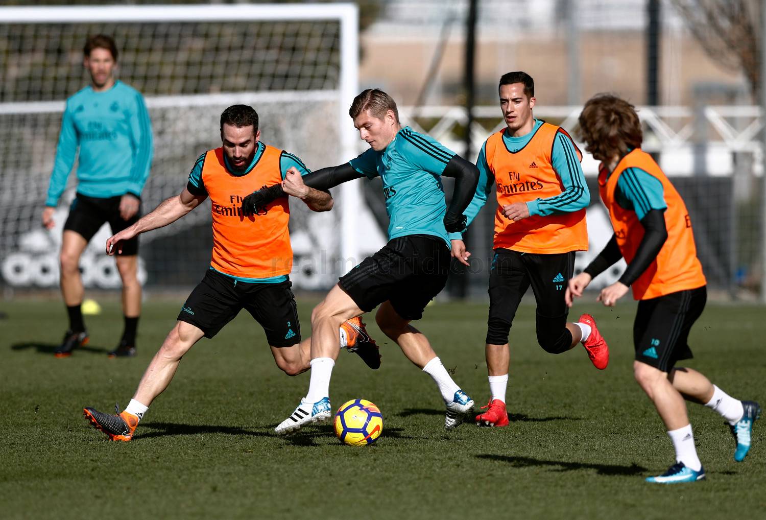 Real Madrid lại tập cật lực trong ngày vắng Ronaldo - Bóng Đá