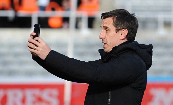 Cựu danh thủ Gary Neville cũng đã có mặt ở đây để bình luận trận đấu.
