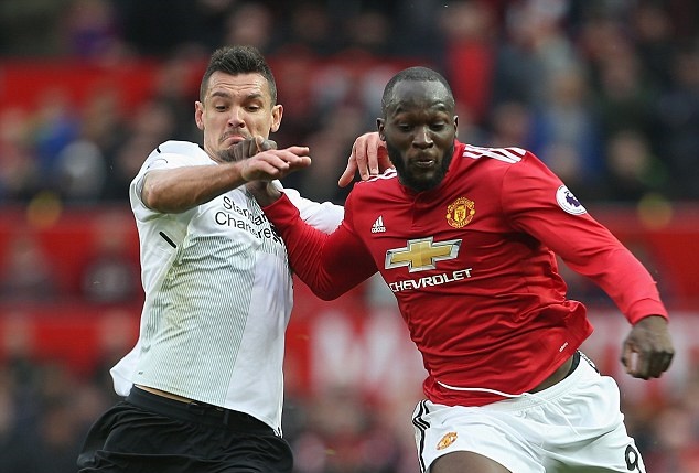 Thời lượng kiểm soát bóng: Man United (32%) - Liverpool (68%). HLV Jose Mourinho khẳng định, Man United chủ ý nhường bóng cho Liverpool và dường như ông đã thành công.
