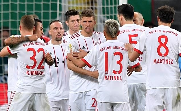 Bayern Munich giành chiến thắng đậm trước Bayer Leverkusen.