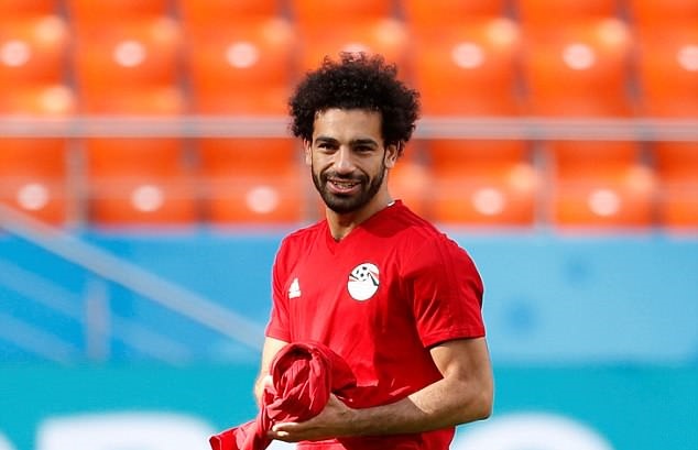 Trong buổi họp báo trước trận, HLV trưởng Ai Cập khẳng định: "Salah hiện rất ổn định. Cậu ấy hồi phục chấn thương cực kỳ nhanh chóng. Tôi có thể gần như khẳng định rằng, 100% cậu ấy sẽ ra sân thi đấu ở World Cup."