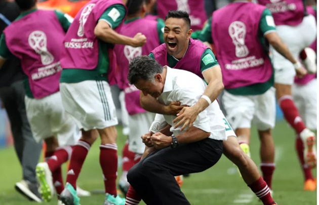 HLV Mexico thở không ra hơi.