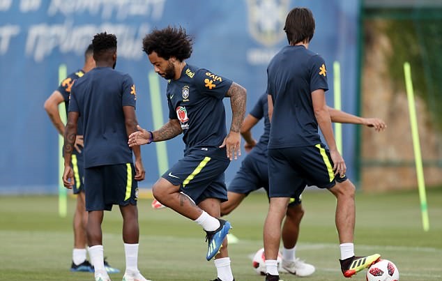 Marcelo ra sân ít phút ở trận cuối vòng bảng gặp Serbia trước khi dính chấn thương và phải ra sân nhường chỗ cho Filipe Luis.