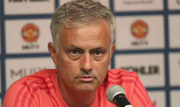Mourinho cần bổ sung 2 vị trí.