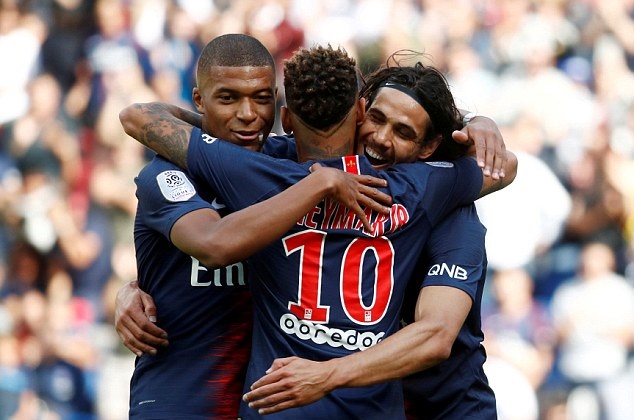 Cả Edinson Cavani, Kylian Mbappe và Neymar đều nổ súng vào lưới Angers.