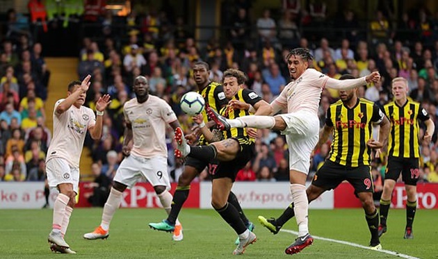 Pha lập công của Smalling.