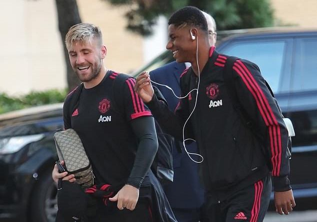 Dù vậy, vẫn có sự lạc quan nhất định ở một số cầu thủ. Luke Shaw và Marcus Rashford liên tục cười đùa trong chuyến đi này.