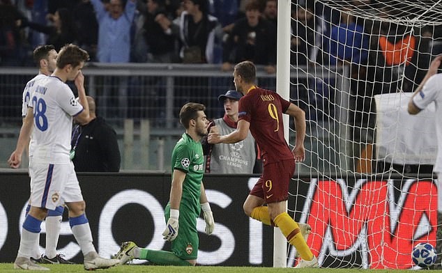 Dù vậy, phải tới phút 30, AS Roma mới có được bàn khai thông thế bế tắc sau cứ dứt điểm quyết đoán của Edin Dzeko.