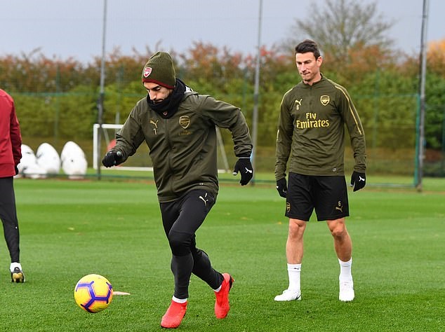 Ý thức được sự cạnh tranh hiện tại ở Arsenal là rất lớn, Mkhitaryan liên tục vùi đầu vào tập luyện.