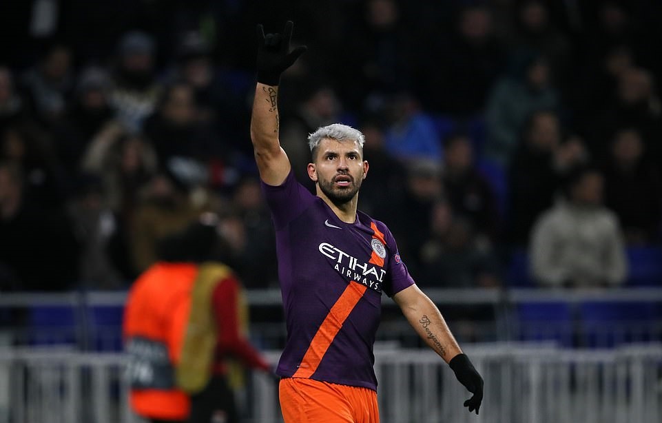 Aguero khép lại màn rượt đuổi tỷ số hấp dẫn trên sân của Lyon.