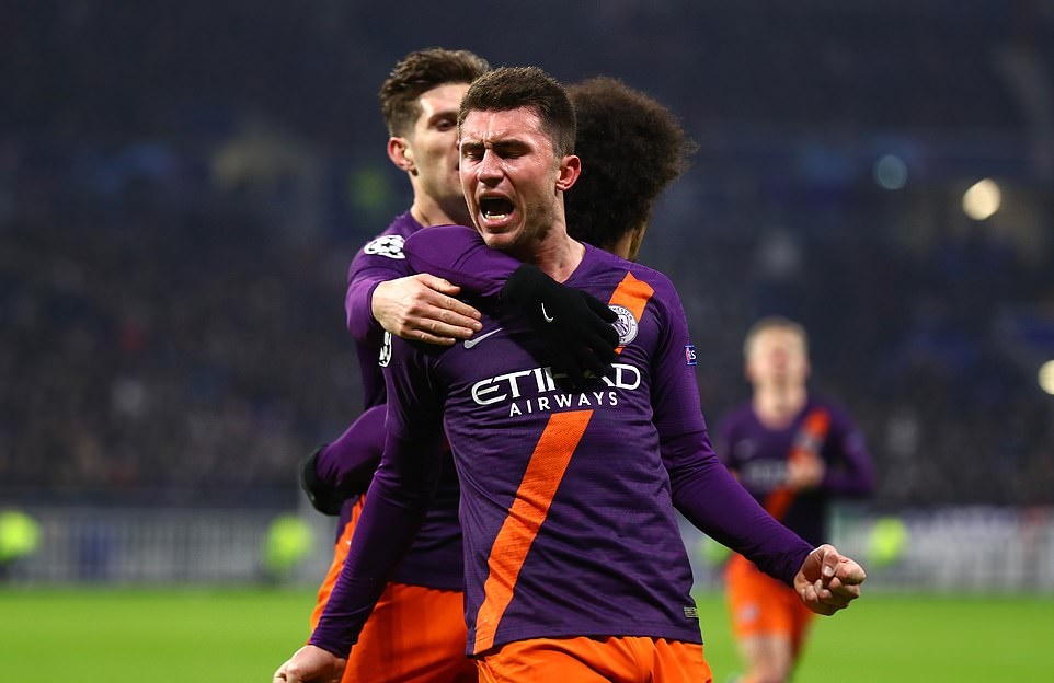 Hiệp 2 chứng kiến màn đôi công nghẹt thở từ 2 đội.