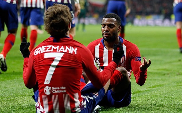 Màn ăn mừng khá ngộ nghĩnh của Griezmann và đồng đội.