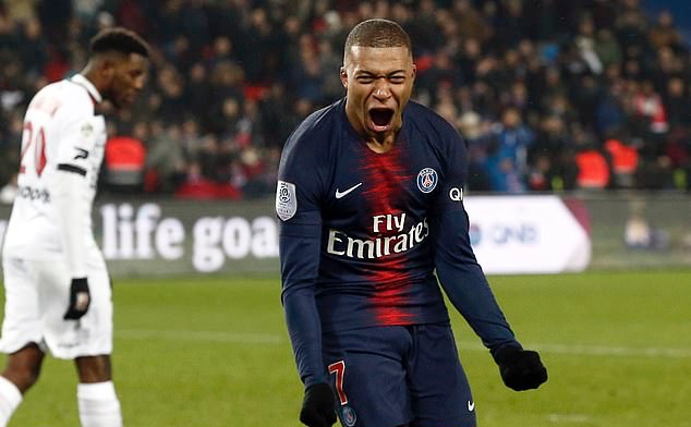 Theo đó, các cầu thủ PSG liên tục tạo ra những pha tấn công về phía Guingamp.