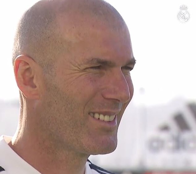 Ngoài 3 chức vô địch UEFA Champions League liên tiếp, Zidane còn đưa Real Madrid vô địch La Liga, 2 FIFA Club World Cup, 1 Siêu cúp Tây Ban Nha và 1 Siêu cúp châu Âu trong khoảng thời gian từ 2016 tới 2018.