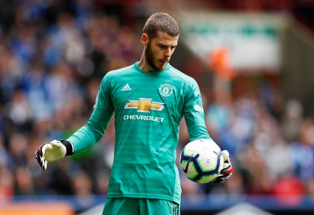 1. David de Gea - BLĐ Man United không chấp nhận yêu cầu tăng lương ngang gần bằng Sanchez của thủ thành người Tây Ban Nha và sẵn sàng để anh ra đi.
