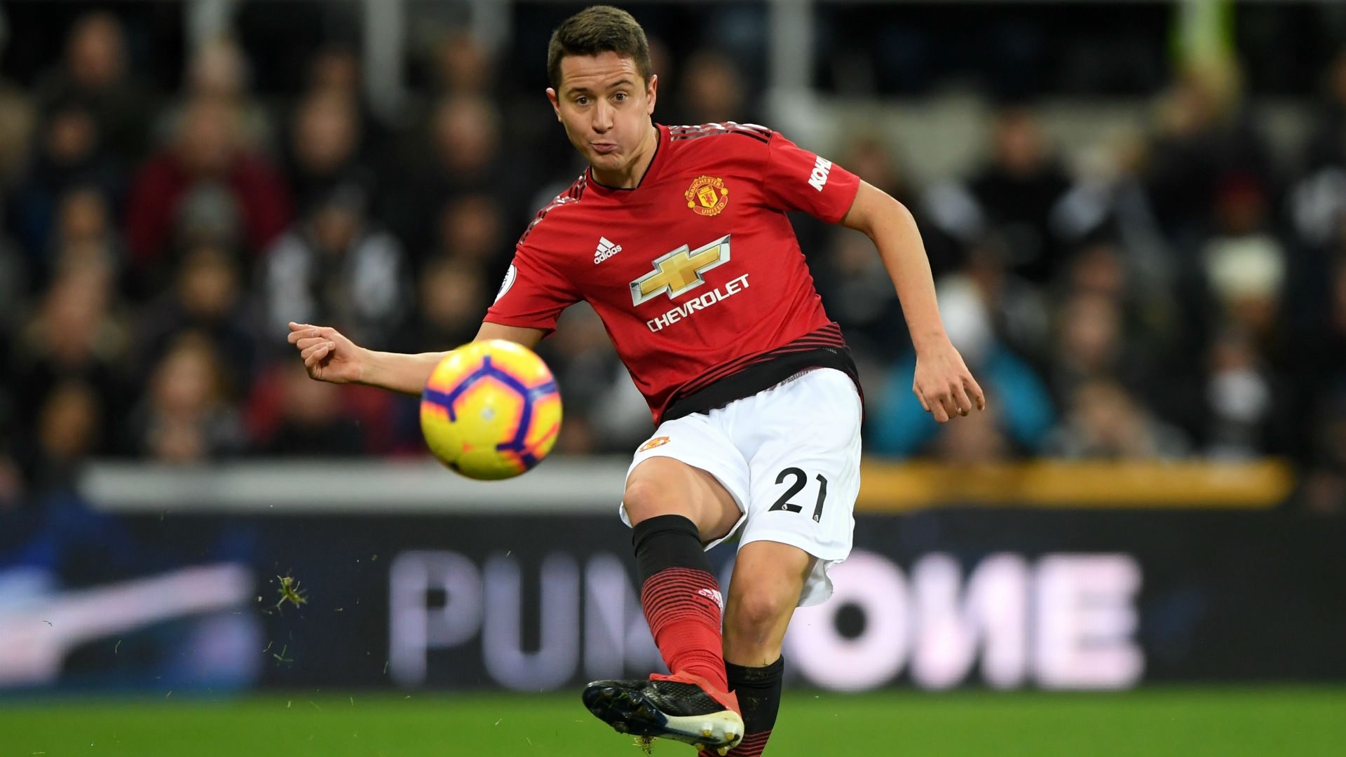 Anh là một trong những cầu thủ thi đấu nổi bật nhất ở hàng tiền vệ của Man United.