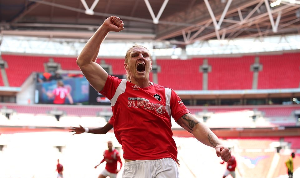 Trên sân Wembley, Salford City là đội bóng chơi hay hơn. Kết quả chung cuộc, họ giành chiến thắng 3-0 trước đối thủ AFC Fylde nhờ các pha lập công của Dieseruvwe (15'), Piergianni (53') và Touray (61').