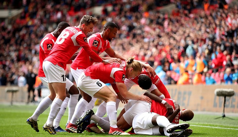 Từ giờ phút này, Salford City đã chính thức có mặt ở giải đấu chuyên nghiệp của bóng đá Anh, mở đường cho mục tiêu tham dự Premier League trong tương lai gần.