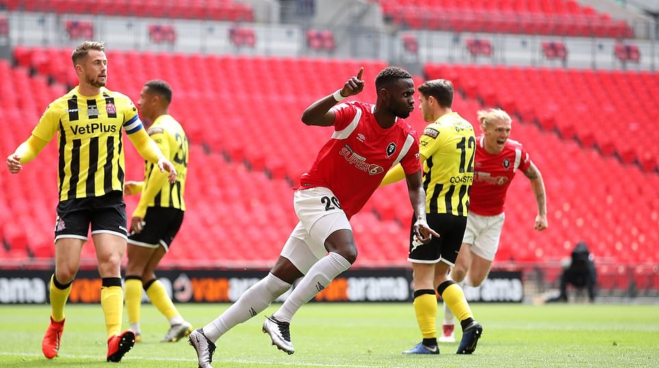 Được biết, Beckham, anh em nhà Neville, But, Giggs và Scholes - mỗi người hở hữu 10% cổ phần Salford City. Số cổ phần còn lại nằm trong tay tỷ phú người Singapore - Peter Lim.
