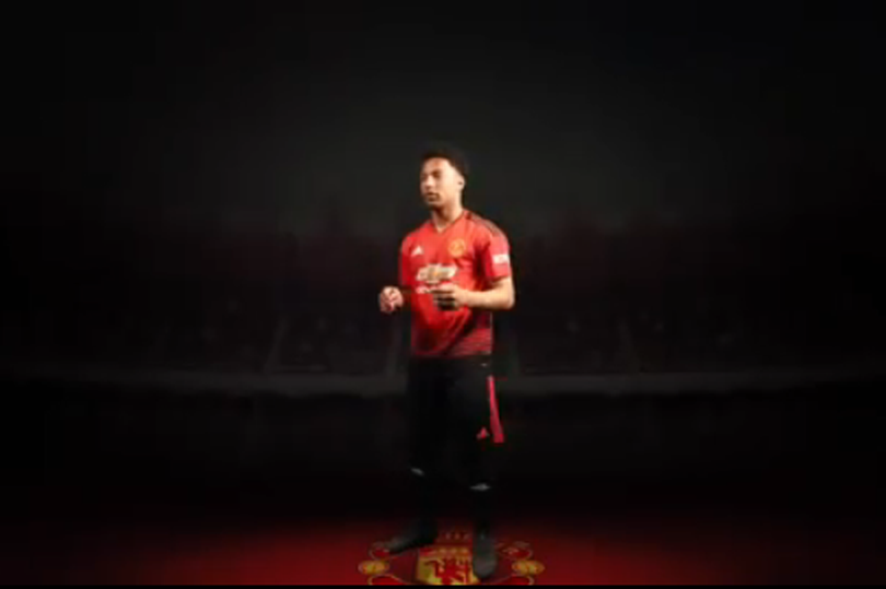 Chữ ký đầu tiên của Man United Hè này.