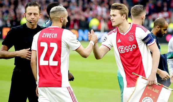 Man United ký 1 lúc 2 hợp đồng khủng.