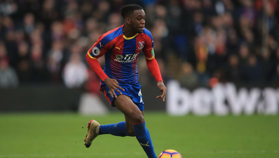 Wan-Bissaka không hề ngần ngại những pha bóng 1 đối 1. Nhìn Wan-Bissaka xoạc bóng, nhiều CĐV Man United đùa vui rằng... có lẽ cả đội hình chính sẽ chấn thương trước khi mùa giải mới diễn ra mất.