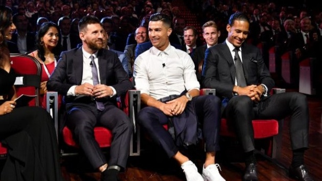 Cristiano Ronaldo, Lionel Messi và Virgil van Dijk là 3 ứng cử viên cuối cùng cho danh hiệu "Cầu thủ xuất sắc nhất năm" của UEFA.