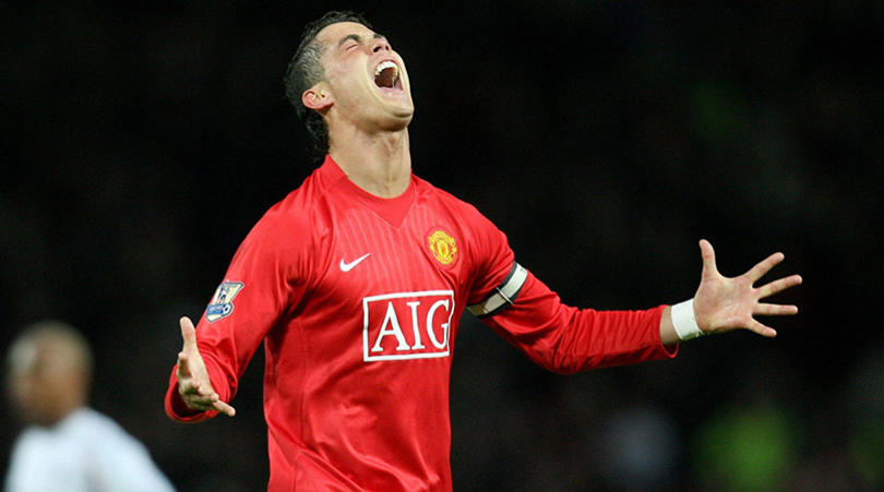 Trong màu áo Man United, Ronaldo tung hoành khắp các sân cỏ nước Anh và giúp Quỷ đỏ thành Manchester đoạt chức vô địch UEFA Champions League.