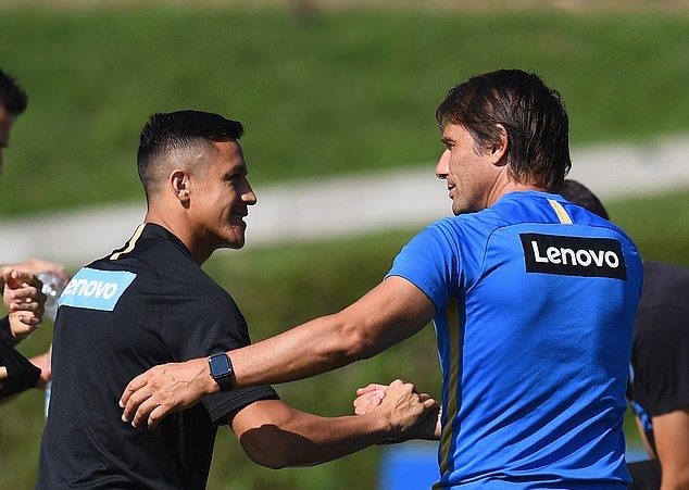 Ngay sau khi chính thức ra mắt Inter Milan, Sanchez đã sớm có mặt trên sân tập.