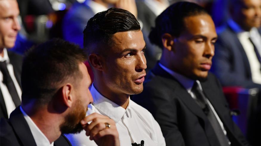 Trước đó, trả lời phỏng vấn trên kênh TVI của Bồ Đào Nha, Ronaldo thừa nhận: "Chúng tôi có một mối quan hệ chuyên nghiệp thật tuyệt vời bởi vì chúng tôi đã chia sẻ những khoảnh khắc giống nhau trong 15 năm. Chúng tôi chưa bao giờ ăn tối cùng nhau nhưng có thể trong tương lai thì sao. Tôi không thấy vấn đề gì với điều đó."